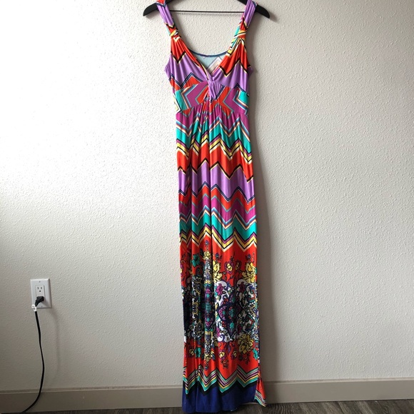 Dresses & Skirts - 3/$20 Chevron & Floral Print Sleeveless Maxi Dress Medium